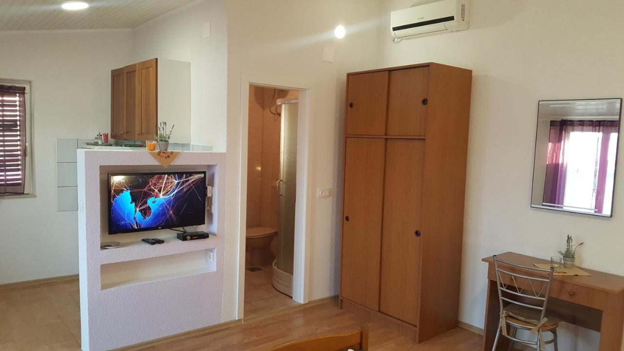 Apartments Zuzul - トロギール エクステリア 写真