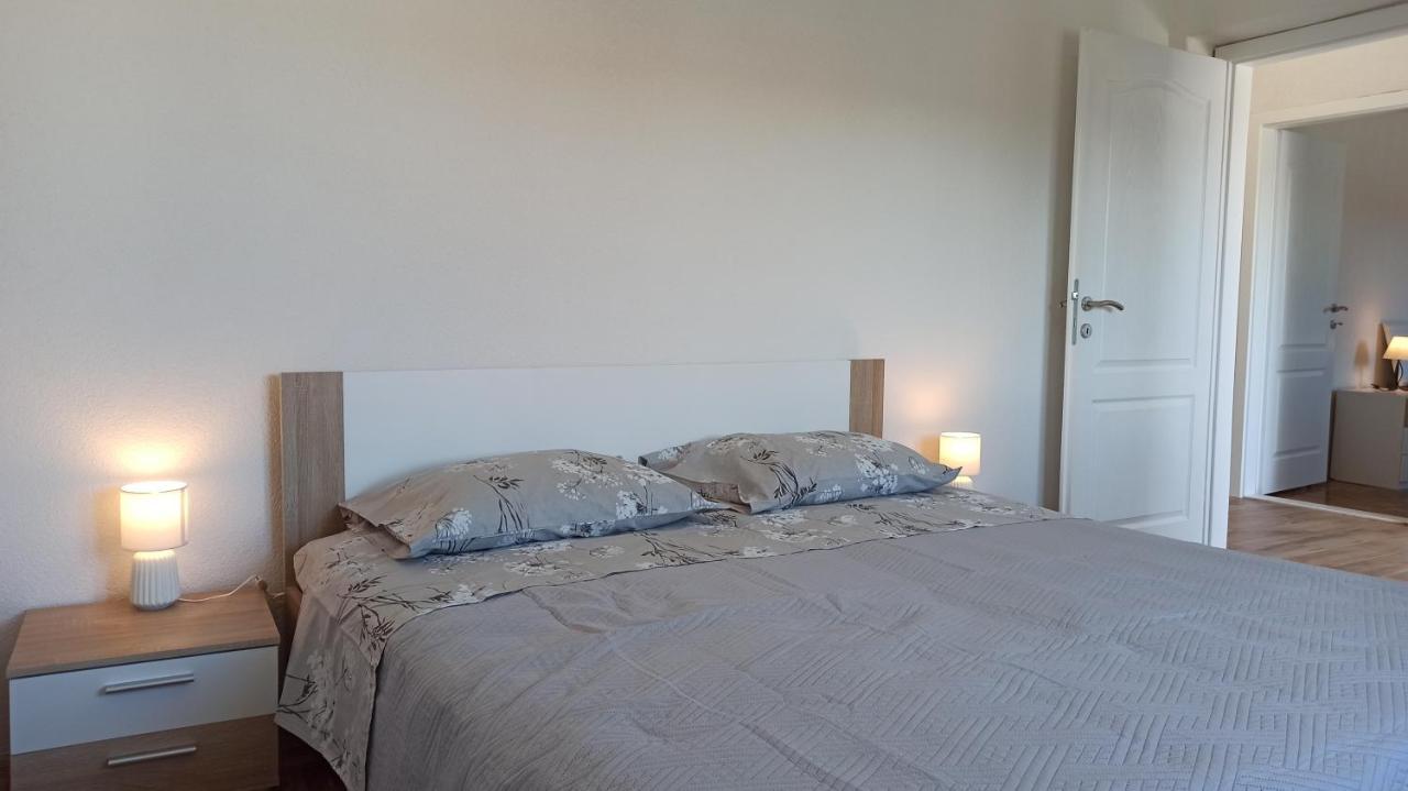 Apartments Zuzul - トロギール エクステリア 写真