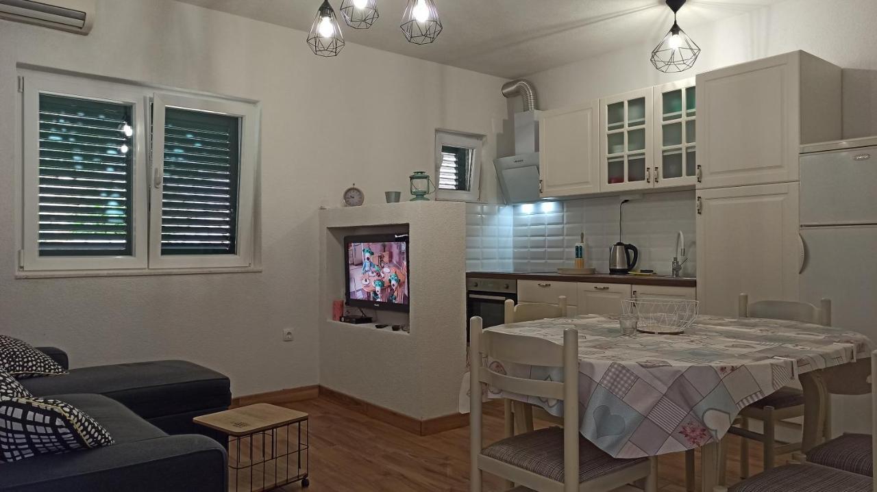 Apartments Zuzul - トロギール エクステリア 写真
